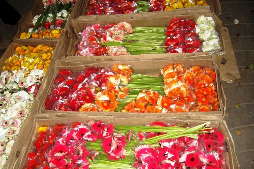 Gerbera Flowers packed in boxes for domestic market